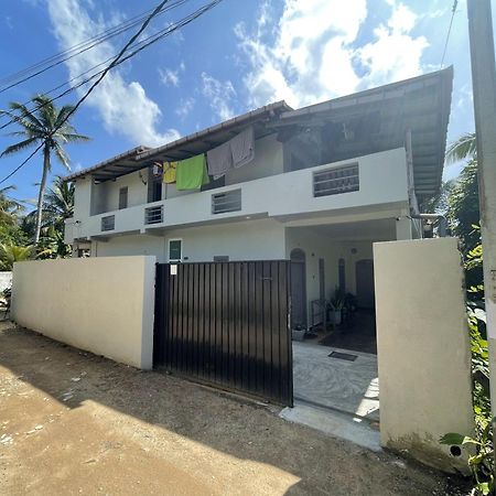 Hawara Coliving Midigama Hotel Bagian luar foto