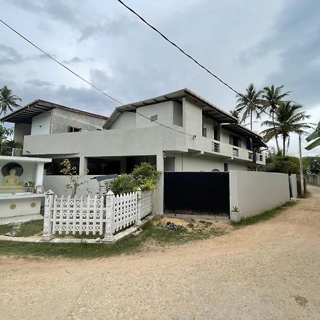 Hawara Coliving Midigama Hotel Bagian luar foto