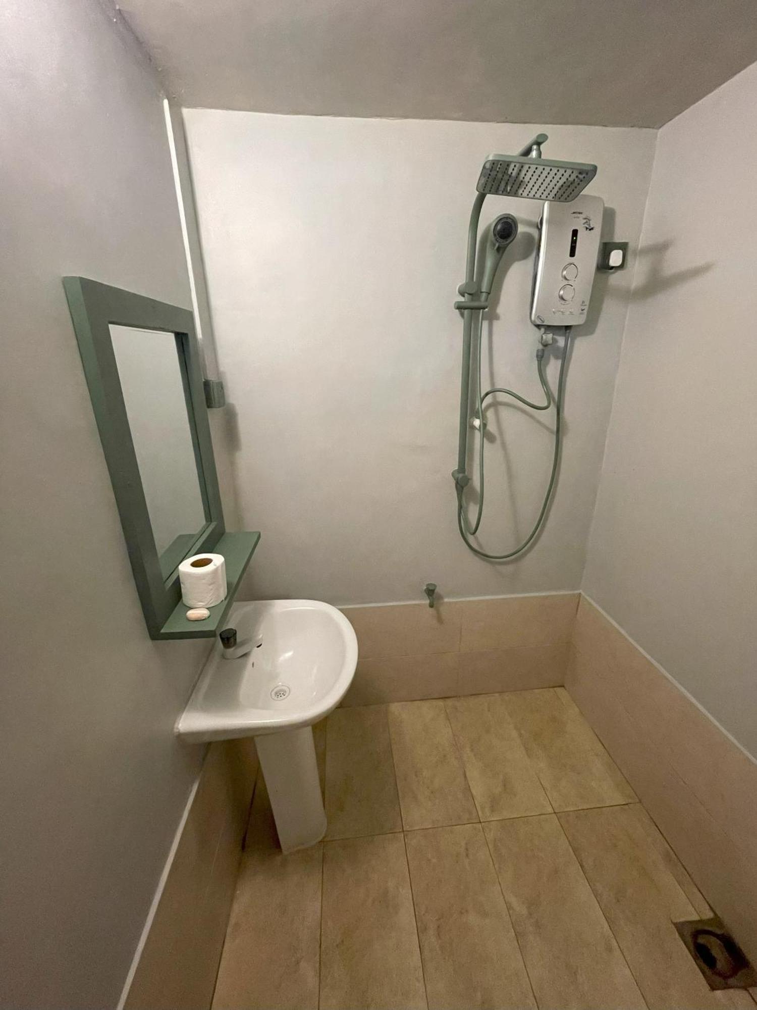 Hawara Coliving Midigama Hotel Bagian luar foto