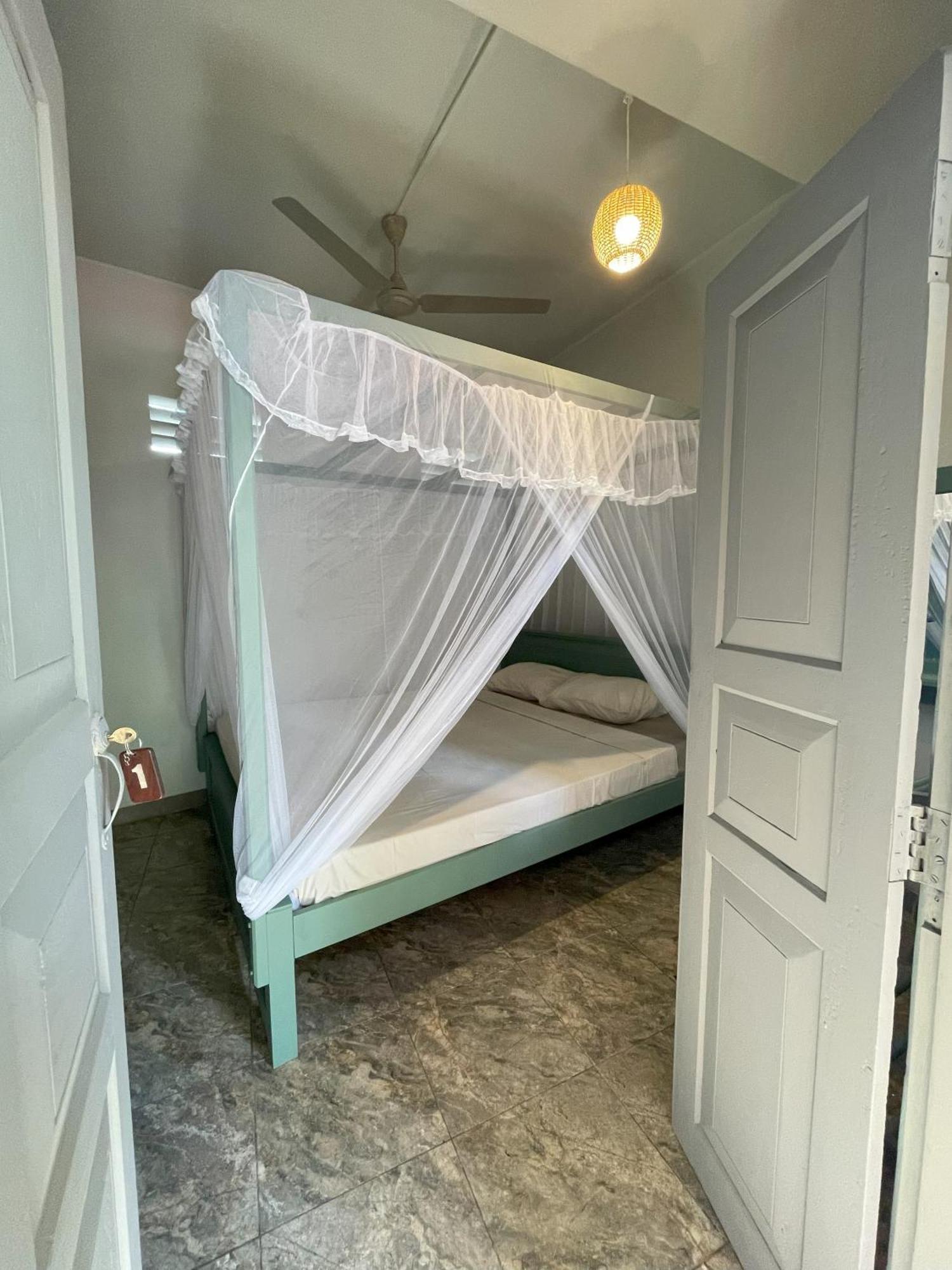Hawara Coliving Midigama Hotel Bagian luar foto